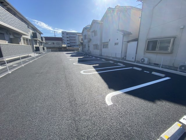 ルグラン亀山の駐車場