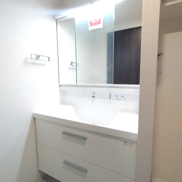 多摩市聖ヶ丘４丁目の中古マンションの独立洗面台