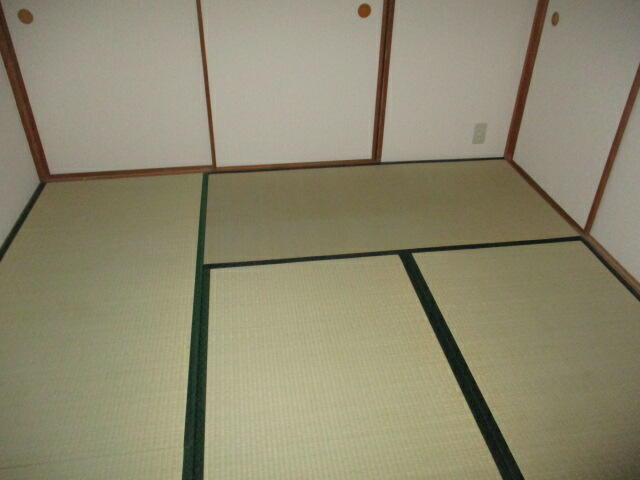 レアシュロス鴨居の内装