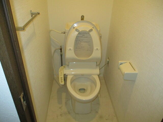 レアシュロス鴨居のトイレ