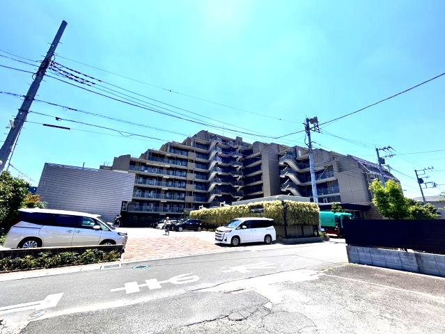 アンビシャス上尾のその他|L字配棟で三面道路に面しております。
光と風に包まれた安らぎの場所です。