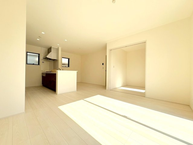 リーブルガーデン　各務原市那加琴が丘2丁目　全1区画分譲の前面道路含む現地写真|「現地（2025年10月28日）撮影」　
■前面道路　
■ヤマダ不動産　株式会社リライフ