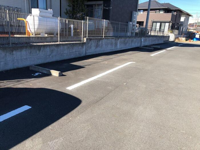 シャルロッテの駐車場