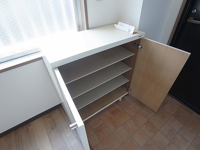 ロイヤルコートナグラの玄関|シューズＢＯＸ