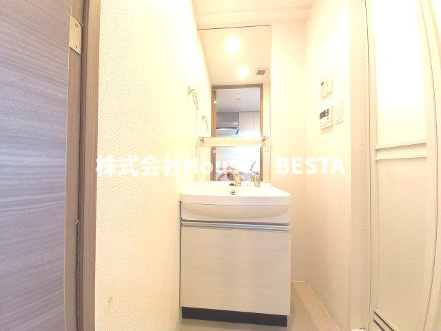 プレサンス三宮東フィールの独立洗面台