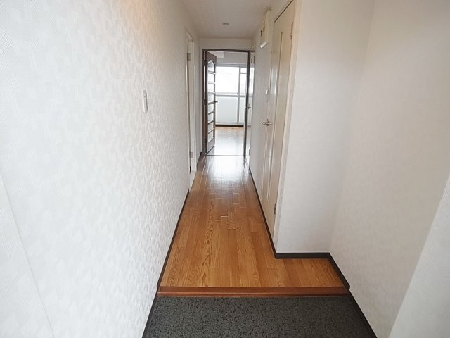 前原町マンションの玄関|ゆったりとした玄関