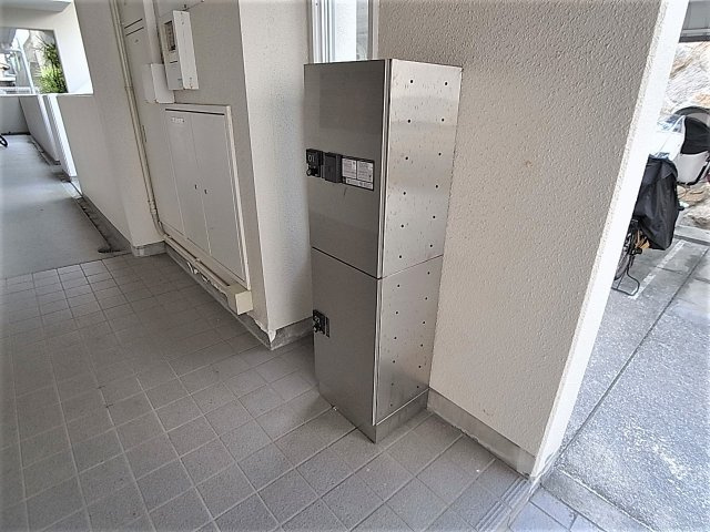 前原町マンションのその他共用部分|宅配BOXも有ります