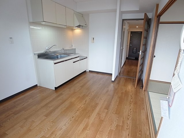 前原町マンションの居間・リビング|ダイニングキッチン、室内とても綺麗です