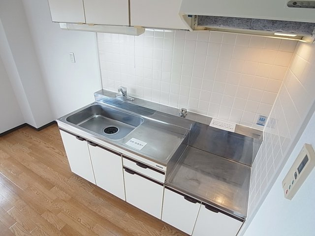 前原町マンションのキッチン|ガスコンロ設置可能です