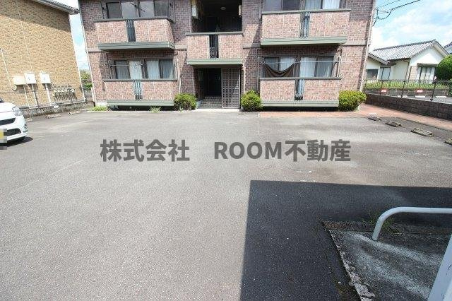 リヴェールⅣ・Ⅴの駐車場|駐車場に車を止められます