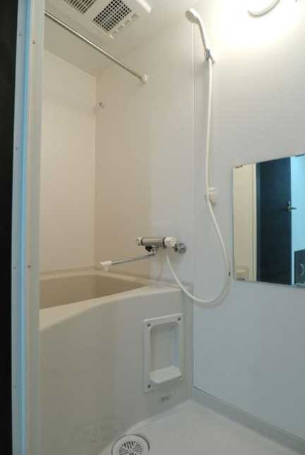 三茶レジデンス　築浅　駅近　ネット0　敷金0礼金0の浴室