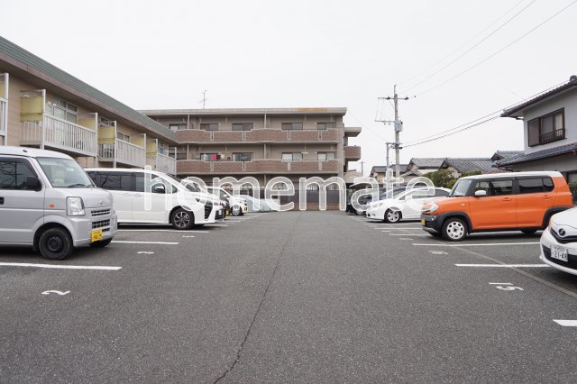 熊本市南区近見４丁目の賃貸マンションの駐車場