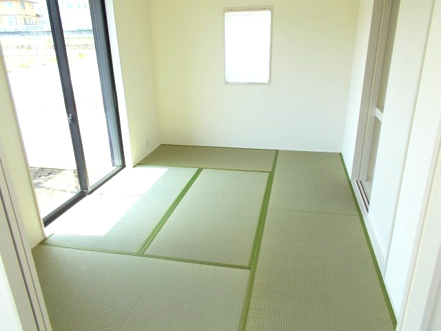 リーブルガーデンS第1堀越　1号棟の和室|落ち着いた雰囲気の6帖和室付きです