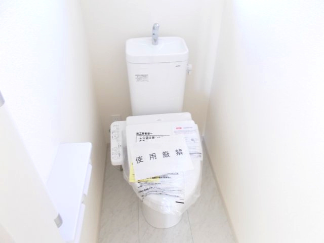 リーブルガーデンS第1堀越　1号棟のトイレ|2階トイレです。清潔感のある白を基調としています。