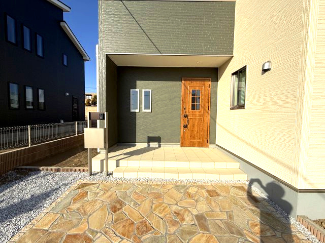 リーブルガーデンS第1前橋堀越　２号棟の玄関|明るい玄関です