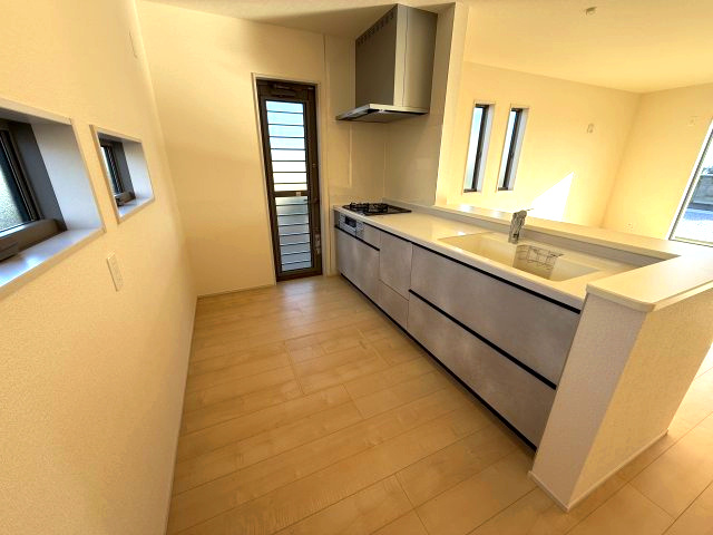 リーブルガーデンS第1前橋堀越　２号棟の区画図|駐車場4台ご用意しています！来客時も重宝します♪
並列駐車なので、車の出し入れもしやすいですよ！