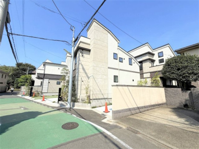 【外観】 | 【仲介手数料４００万円が無料！！】■屋上（スカイバルコニー）■リビング吹抜け■内覧可 | 【仲介手数料４００万円が無料！！】
■１号棟、３号棟は屋上（スカイバルコニー）付き
■２号棟はリビング吹抜け天井
■耐震性能などが最高等級
■内覧可能