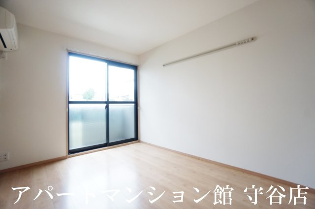 クレセントコートの寝室|類似です