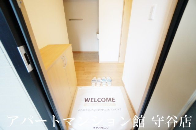 クレセントコートの玄関|類似です