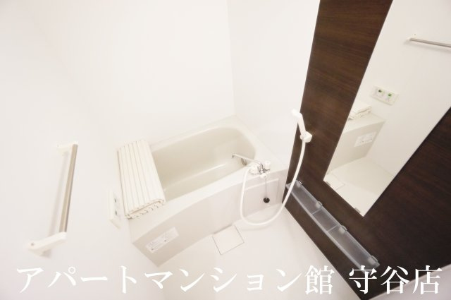 クレセントコートの浴室|類似です