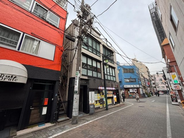 カスミビルの外観