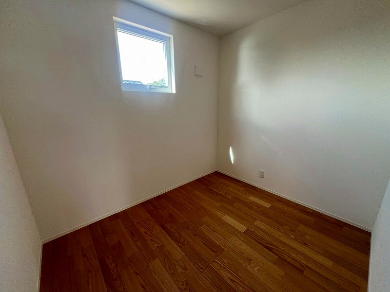 米原7丁目B号地建売住宅の洋室|二階フリースペース約3.7帖となります。
