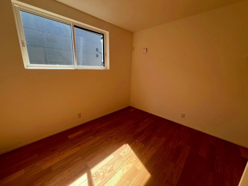 米原7丁目B号地建売住宅の洋室|二階洋室約6.1帖となります。