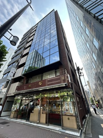 丸万１号館の外観