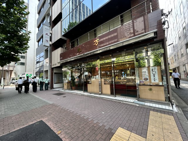 丸万１号館の周辺