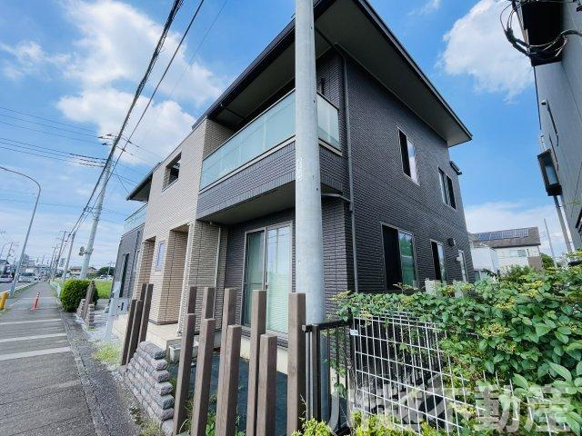 敷地面積240㎡超えに建つスマートでおしゃれな大型二世帯住宅の外観|買主様を支えるプロがいる