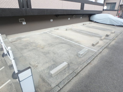 【駐車場】 | ソレイユ西宮 | 駐車場があるので、車を買う予定の方も安心です