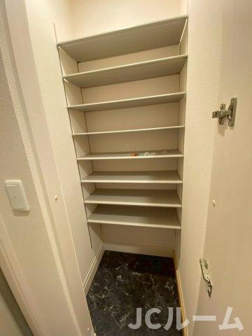 グランシャリオ A棟の収納