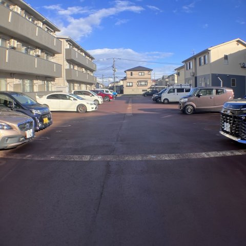 グランシャリオ A棟の駐車場