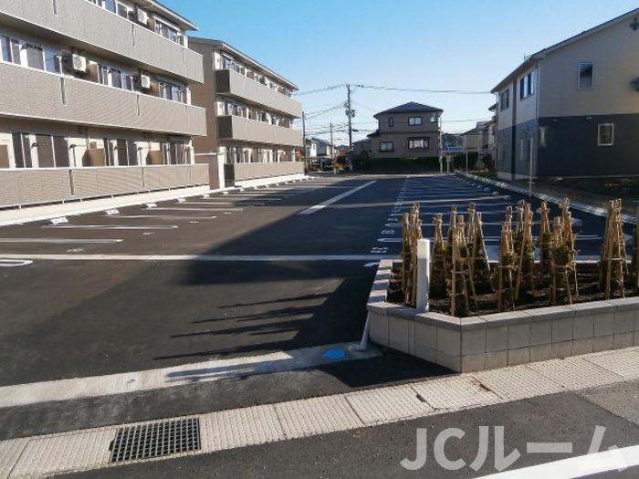 グランシャリオ A棟の駐車場