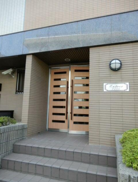 アントレ　最上階　角部屋　駅近　南向きのエントランス