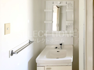 【独立洗面台】 | ビレッジハウス幸田5号棟 | 朝の支度にも助かる、独立の洗髪洗面化粧台