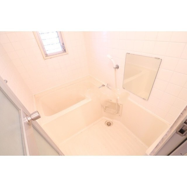 グランドール執行【10.000円キャッシュバック対象物件】の浴室|コンパクトで使いやすいお風呂です