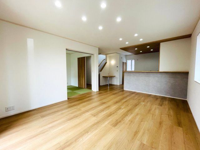 【居間・リビング】 | 深谷市天神町　　新築戸建　　全４区画　4号棟