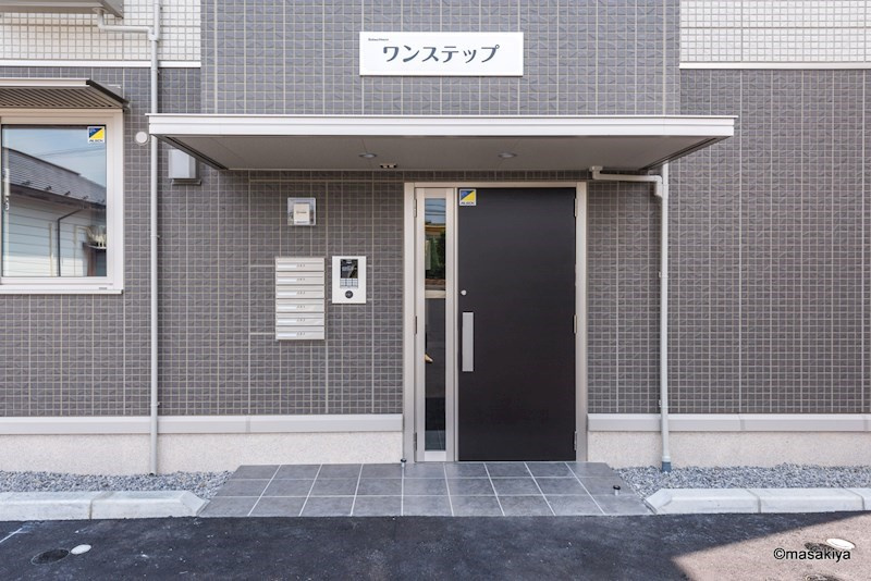 ワンステップのエントランス|エントランス