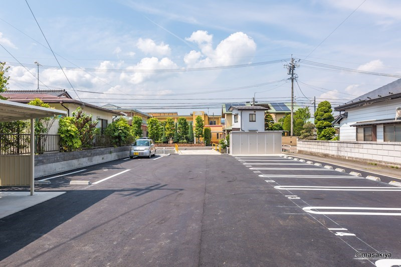 ワンステップの駐車場|駐車場