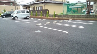 【駐車場】 | シュティル　シエーネ　Ａ | 駐車場に車を止められます
