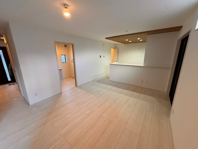 【寝室】 | GRAFARE北区六が池町全１棟《仲介手数料無料》 | LINEから簡単お問合せ可能！
友達検索で@nqk7328tです！。