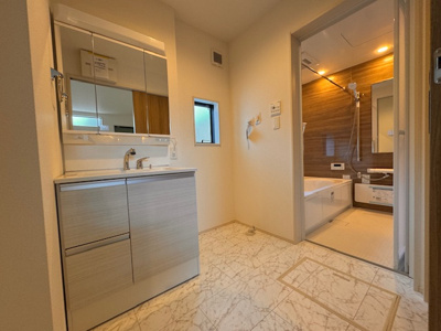 【独立洗面台】 | GRAFARE北区六が池町全１棟《仲介手数料無料》 | 今すぐのご案内可能です！→  0120-336-922　までお気軽にお問い合わせください。