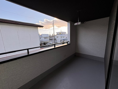 【バルコニー】 | GRAFARE北区六が池町全１棟《仲介手数料無料》 | LINEから簡単お問合せ可能！
友達検索で@nqk7328tです！。