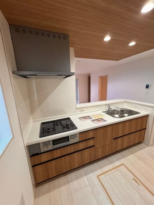 【キッチン】 | GRAFARE北区六が池町全１棟《仲介手数料無料》 | LINEから簡単お問合せ可能！
友達検索で@nqk7328tです！