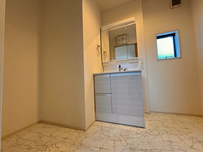 【独立洗面台】 | GRAFARE北区六が池町全１棟《仲介手数料無料》 | LINEから簡単お問合せ可能！
友達検索で@nqk7328tです！