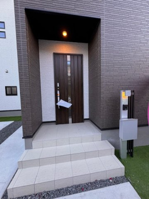 【玄関】 | GRAFARE北区六が池町全１棟《仲介手数料無料》 | 今すぐのご案内可能です！→  0120-336-922　までお気軽にお問い合わせください。