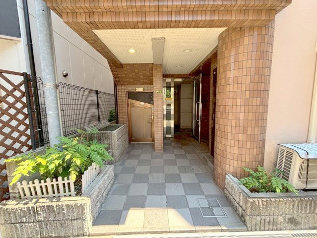 アドミラブルのエントランス