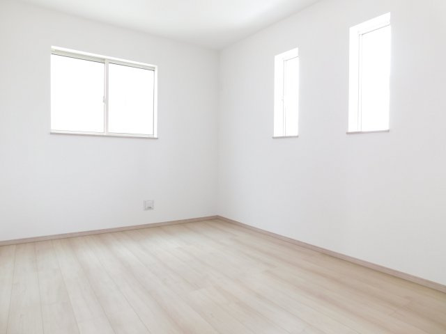 北名古屋市片場白山の新築一戸建の洋室|◇２階洋室◇　　２面採光で明るい洋室約６．０帖　全居室収納完備♪