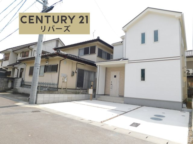 北名古屋市片場白山の新築一戸建の外観|☆残り１棟☆　　新価格！！いつでも見学出来ます♪♪（お問合せ当日、平日、水曜、夜間でもＯＫ）　敷地３６．５８坪！　駐車並列３台ＯＫ！　人工芝の南庭付きで明るいおうち♪